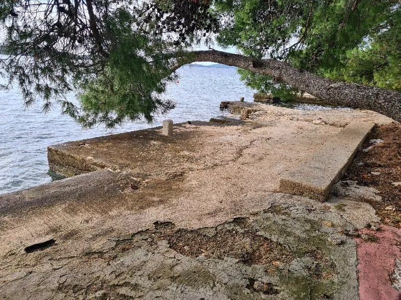 The bathing spot at the end of the street